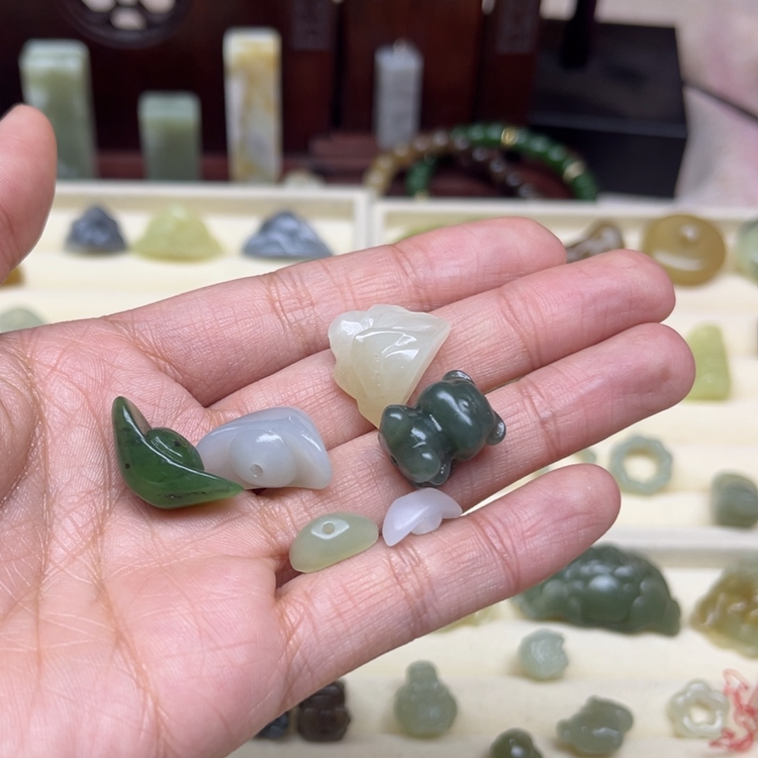 @***s和田玉未镶嵌珠宝半成品