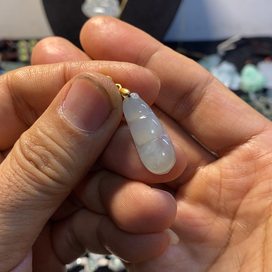 翡翠未镶嵌颈饰天然缅甸翡翠A货冰胶福豆吊坠