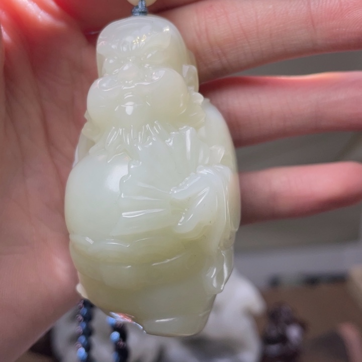 和田玉未镶嵌把件