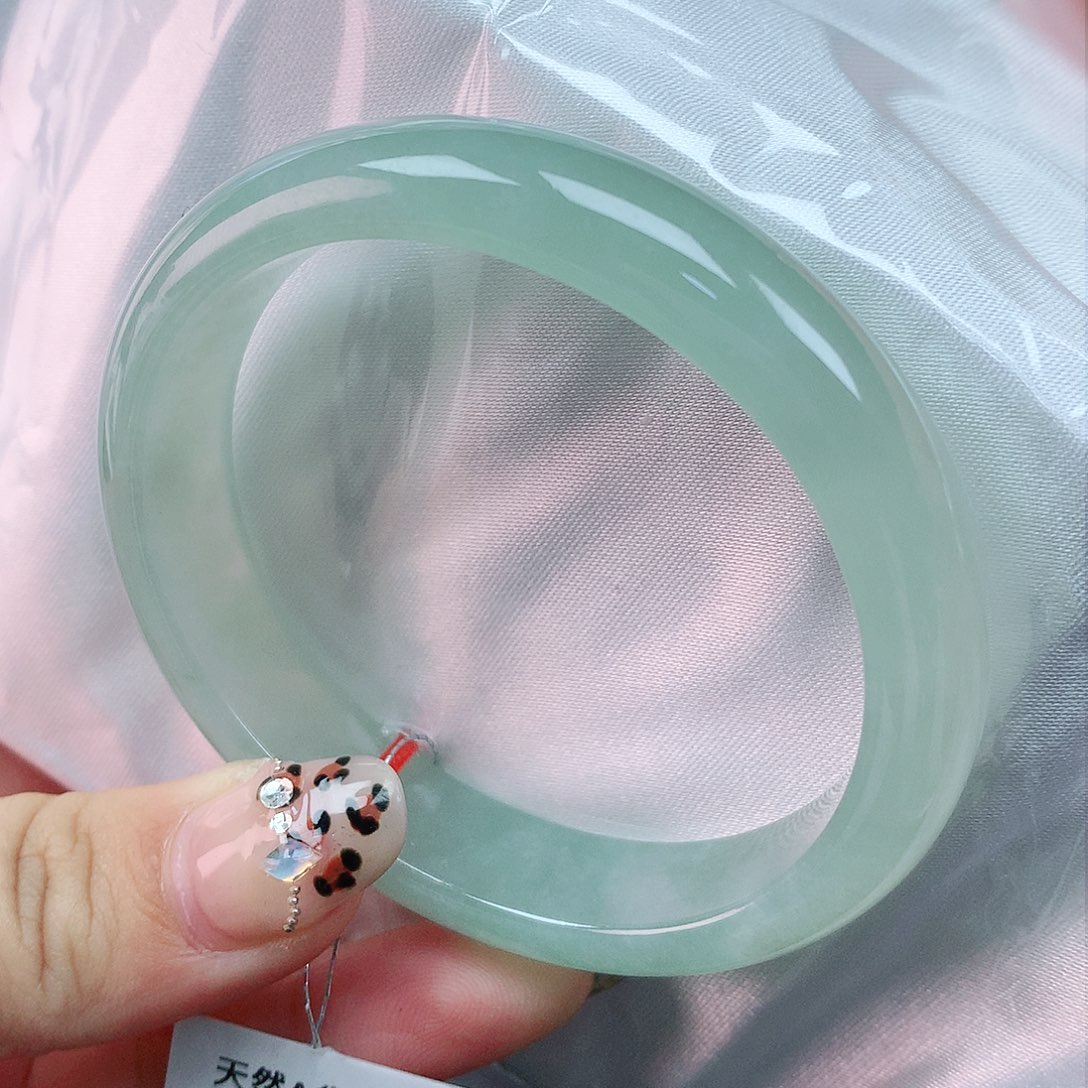 翡翠手镯未镶嵌55贵