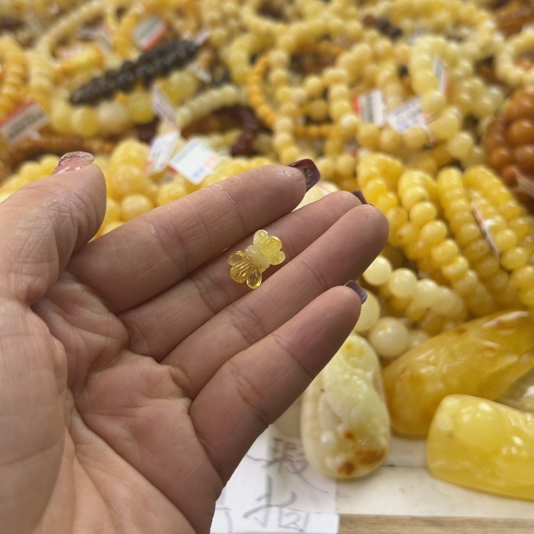 琥珀珠宝奇石未镶嵌