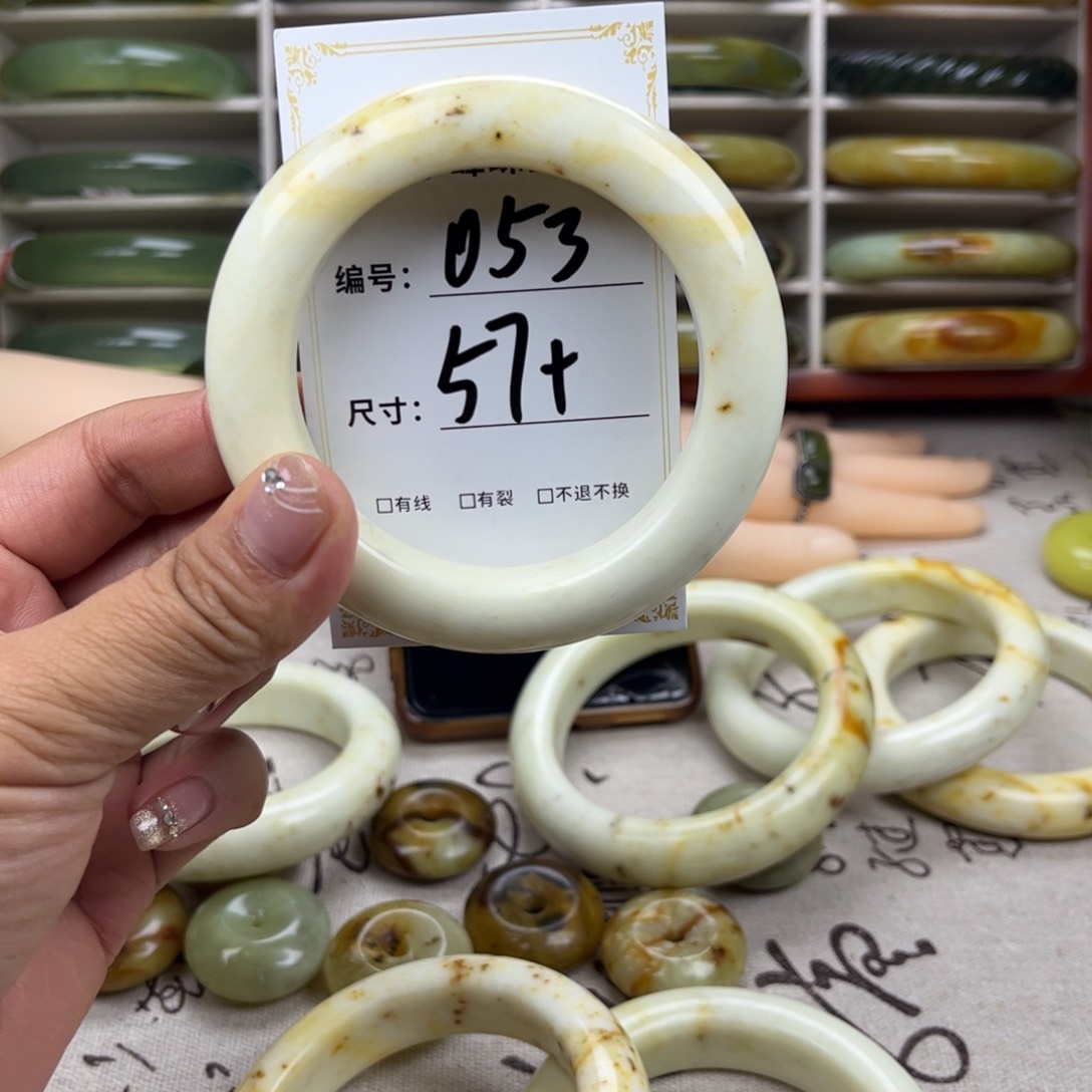 蛇纹石玉手镯未镶嵌L****e