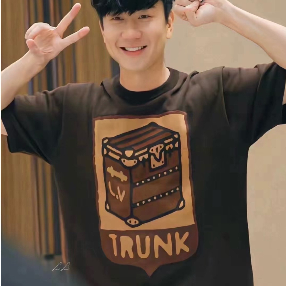 99新 LouisVuitton/路易威登 4322/SS24菲董联名字母卡通短袖/L码