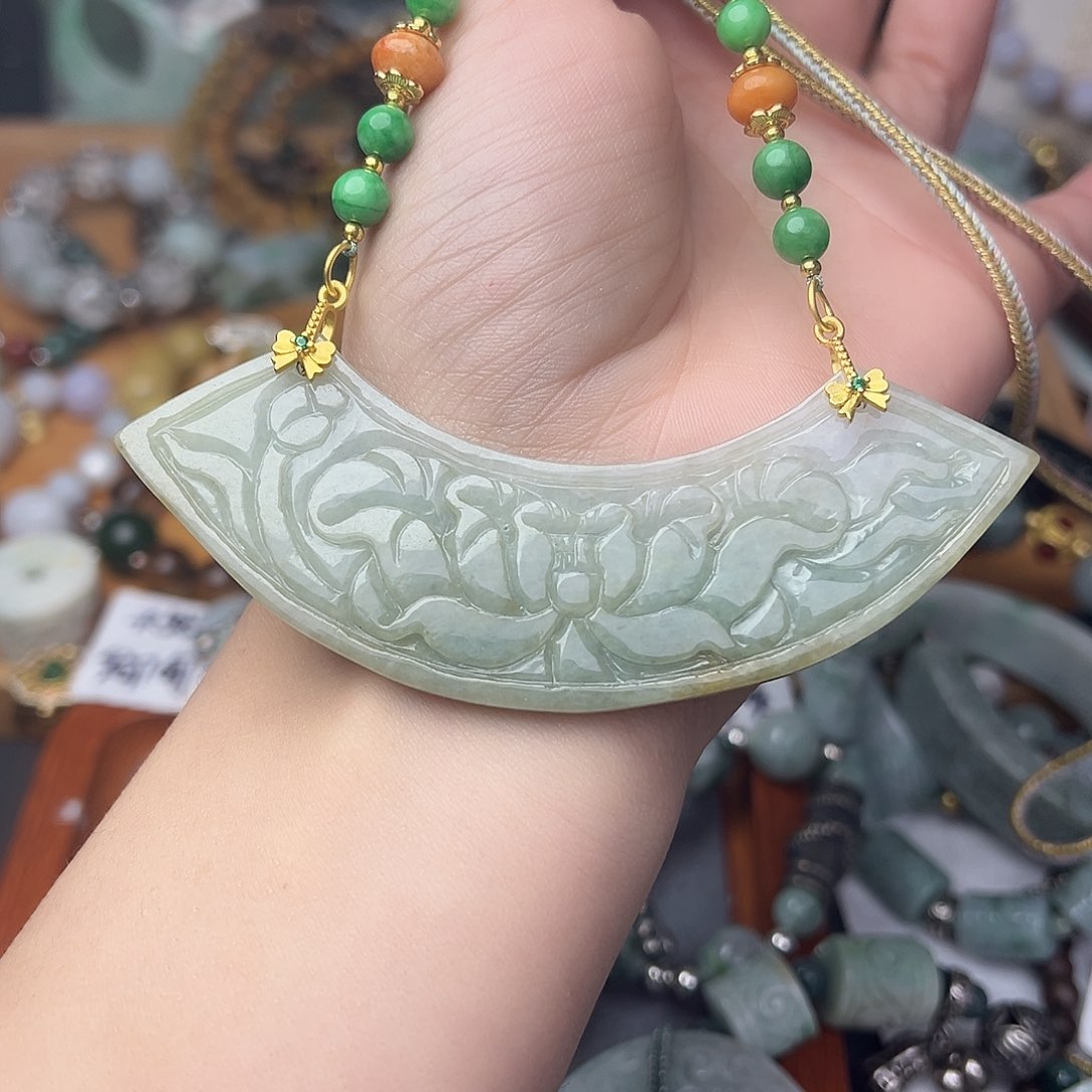 翡翠吊坠(赠链)未镶嵌吊坠5