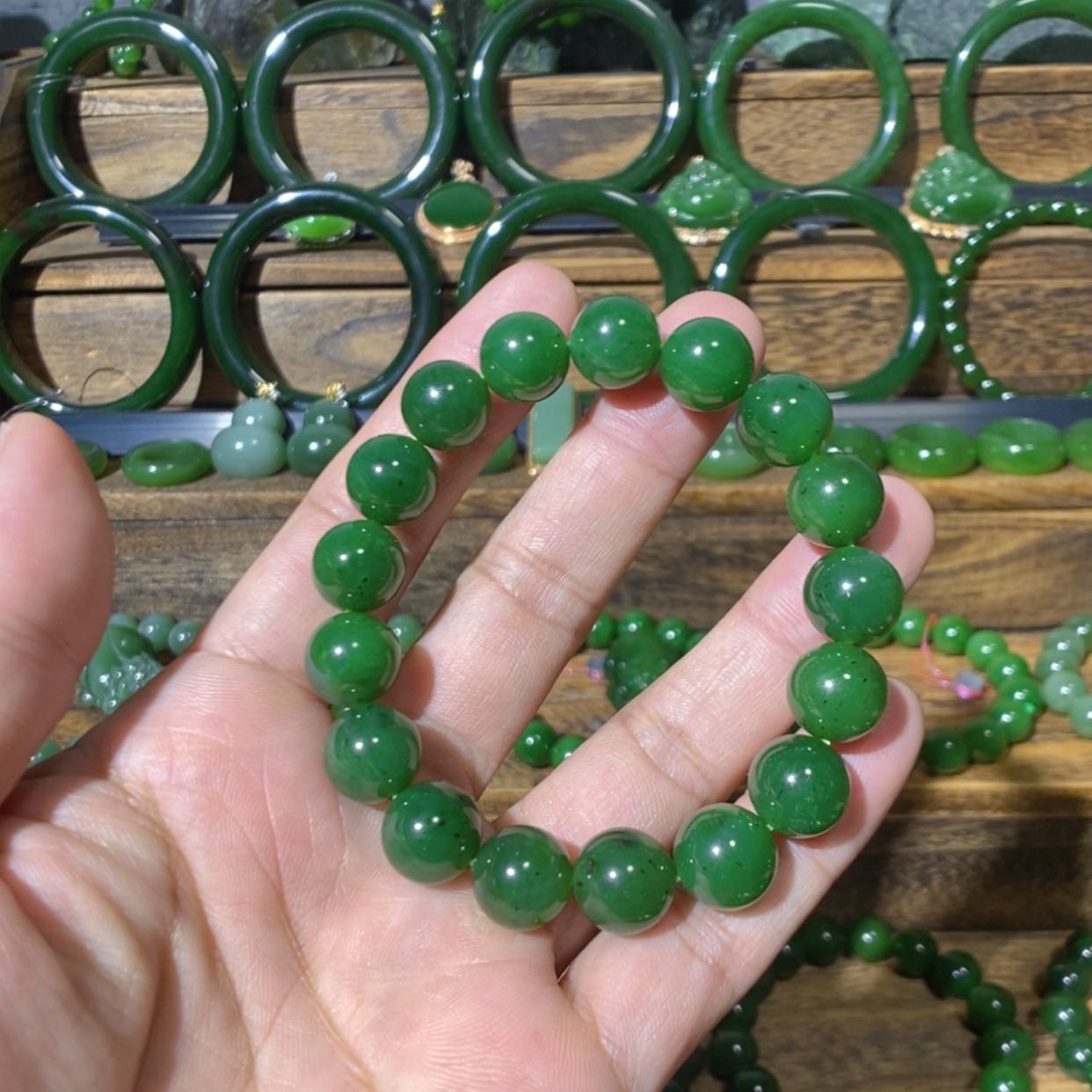 【闪购商品】吊坠(不含链)未镶嵌和田玉加拿大碧玉手串 12