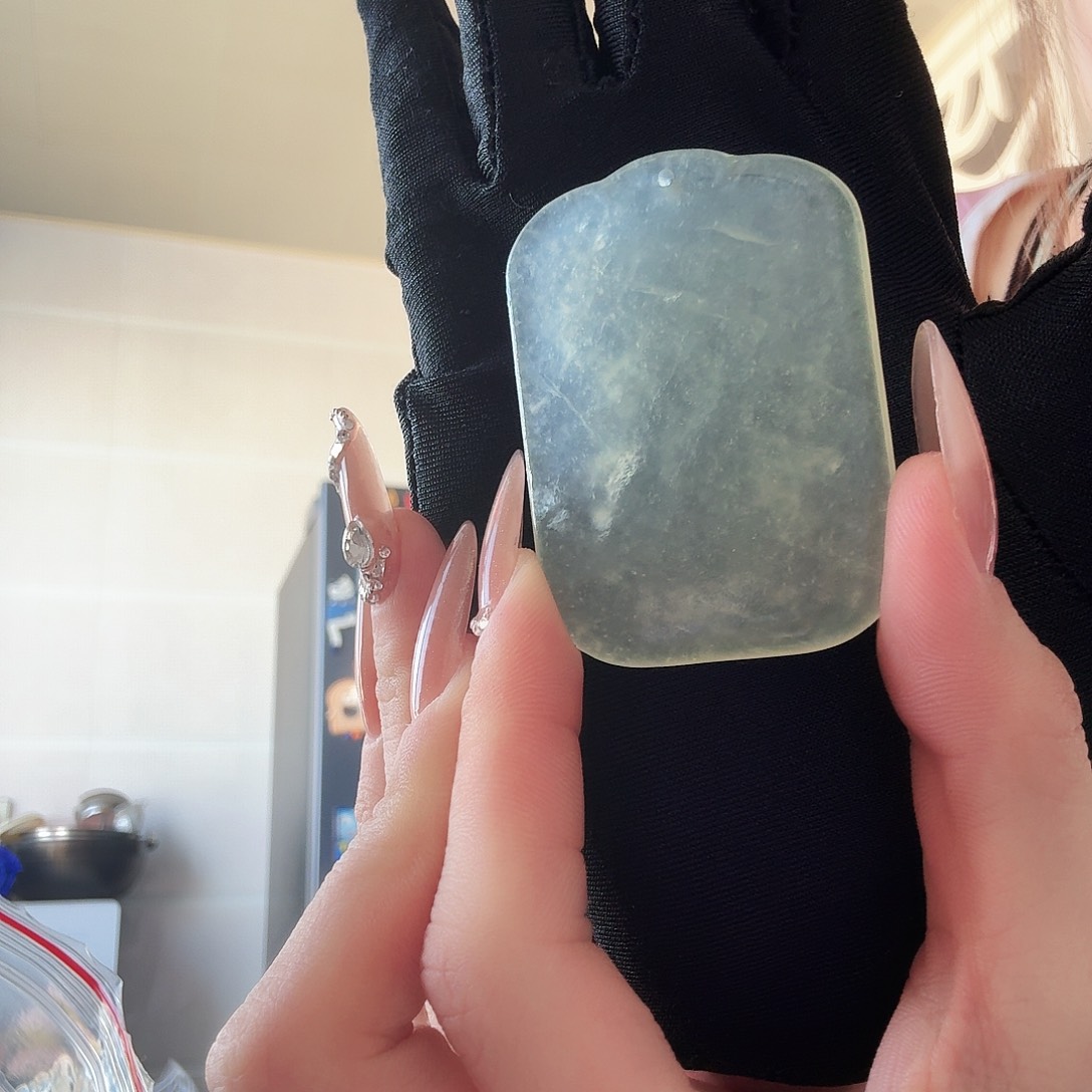 蛇纹石玉颈饰未镶嵌白冰无事牌