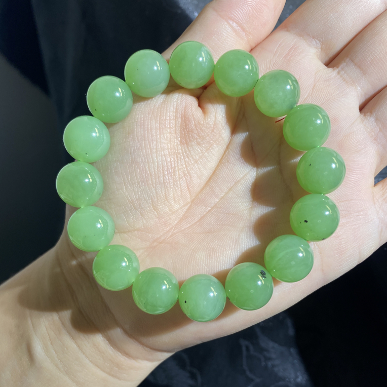 和田玉乌蓝海苹果绿12mm微黑点手串