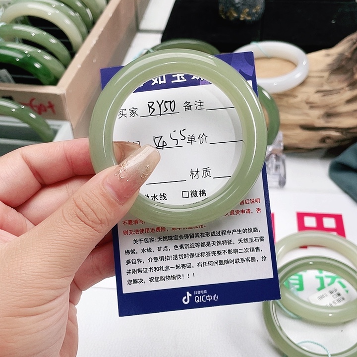 和田玉手镯未镶嵌大*