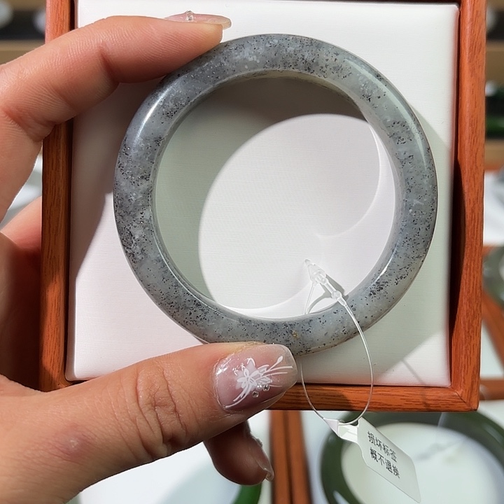 和田玉（糖玉）未镶嵌手镯