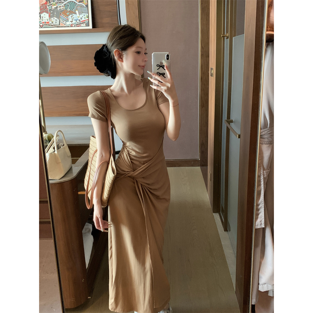 纯欲风性感短袖连衣裙女2025新款夏季收腰绑带显瘦褶皱开叉长裙子