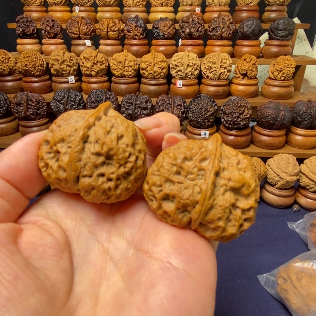 文玩核桃吊坠江山战虎43