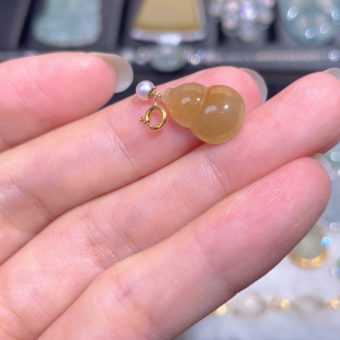 翡翠18K金镶嵌颈饰翡翠
