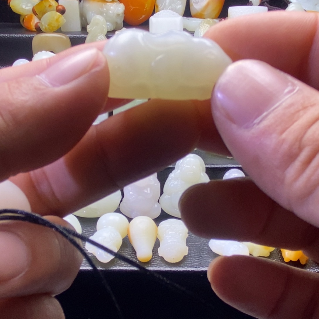 闲***人和田玉未镶嵌颈饰