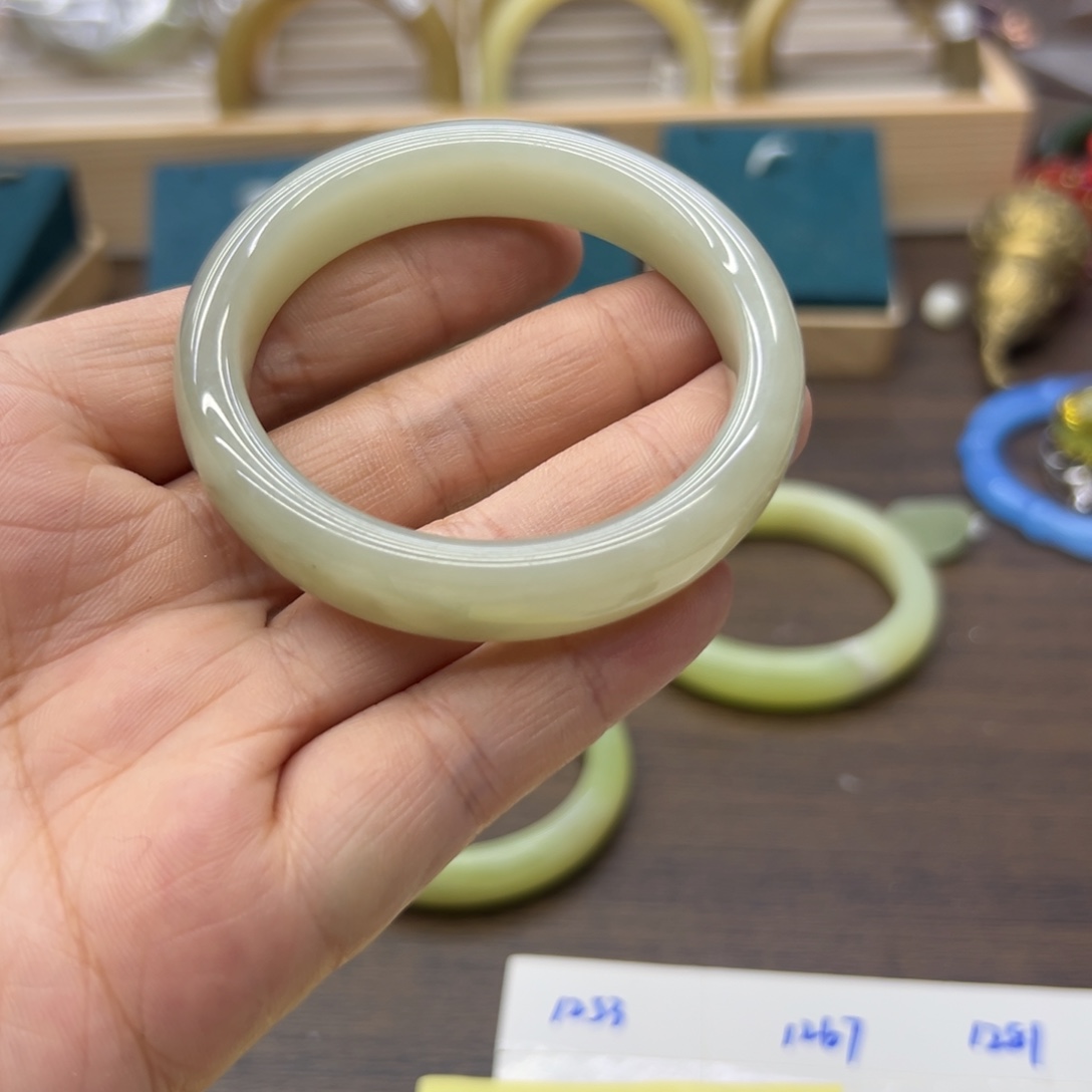 和田玉未镶嵌手镯50.8圈围1195