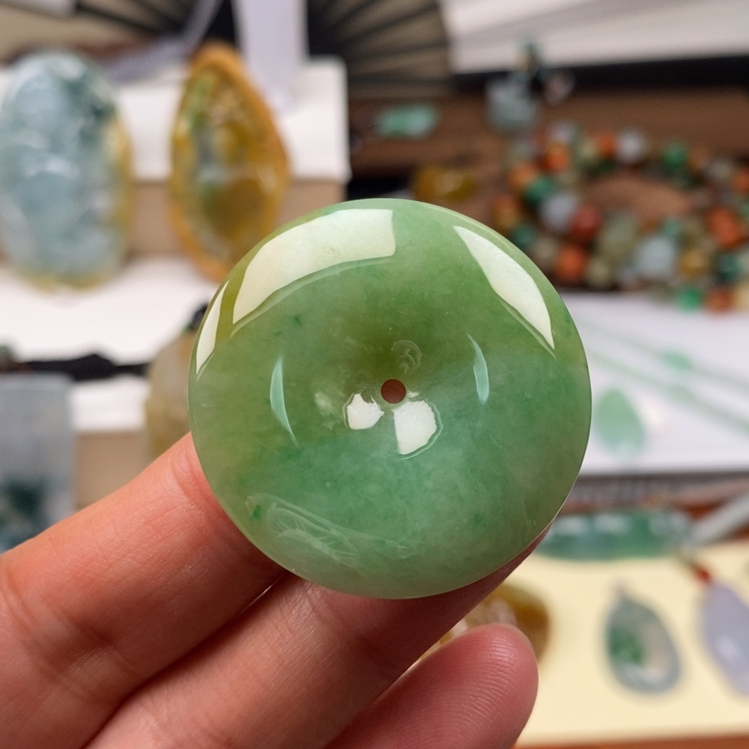 翡翠颈饰未镶嵌缅甸天然翡翠黄加绿平安扣