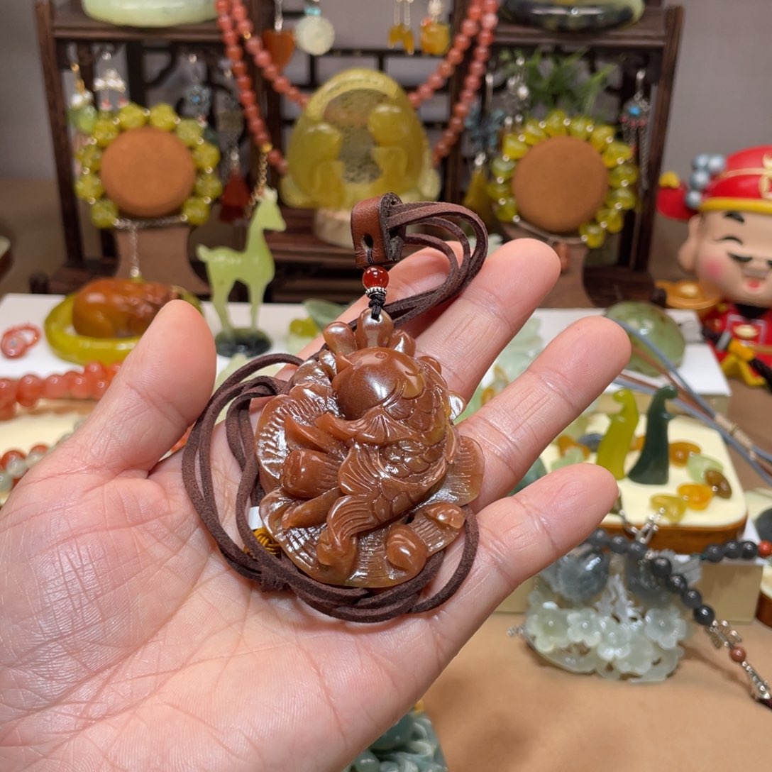 蛇纹石玉颈饰未镶嵌刘*玲