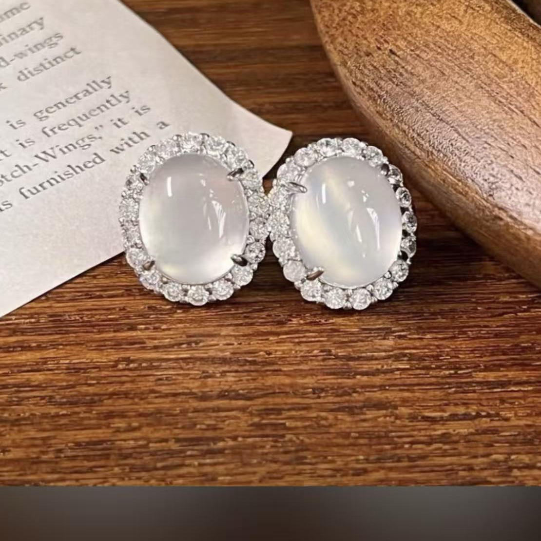 天然玛瑙玉髓玉石白月光耳钉大蛋面冰透耳饰 （银针）