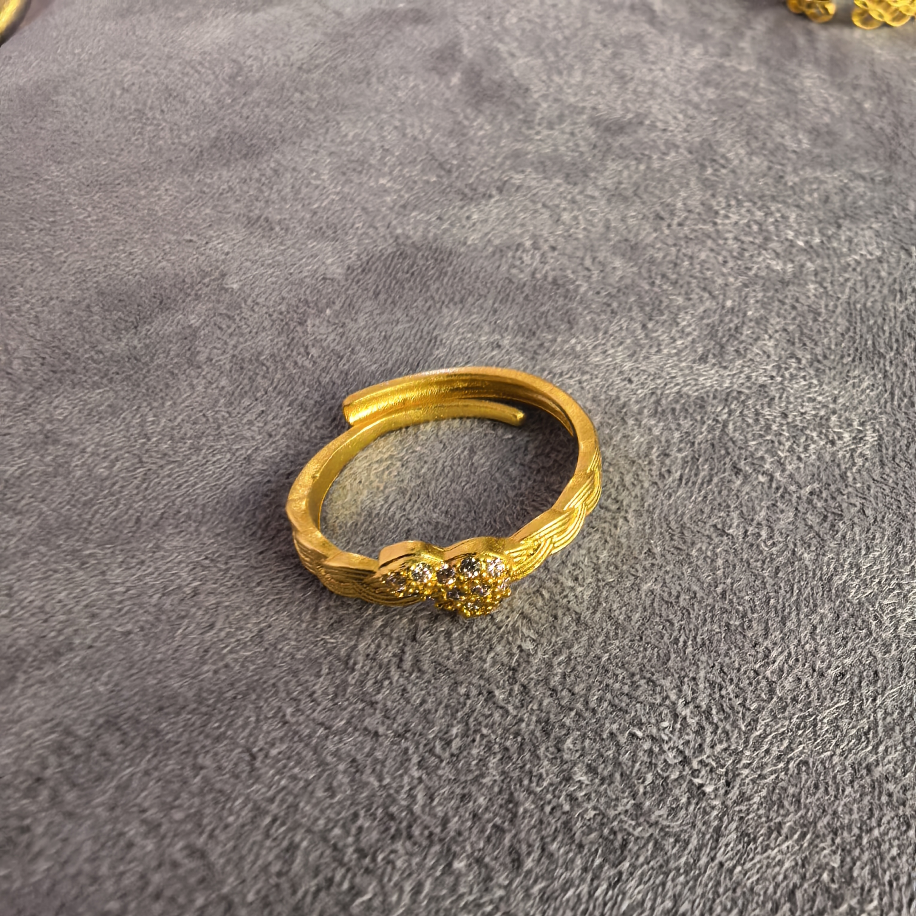 D196沙沙金色小葫芦闪闪戒指