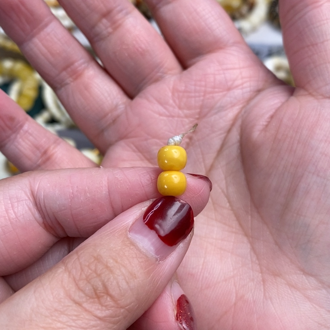 琥珀裸石未镶嵌小年份老型对珠6.6