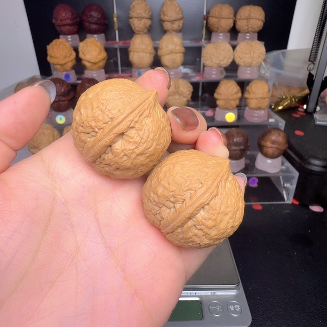 你***年文玩核桃吊坠38尺寸粗筋皇冠