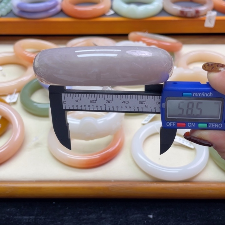 未镶嵌石英岩玉珠宝奇石