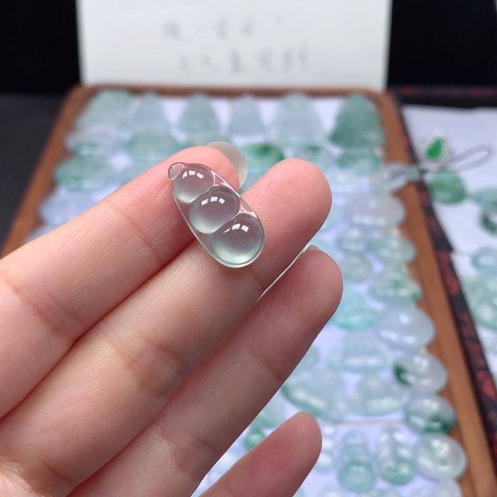 颈饰未镶嵌翡翠高冰福豆