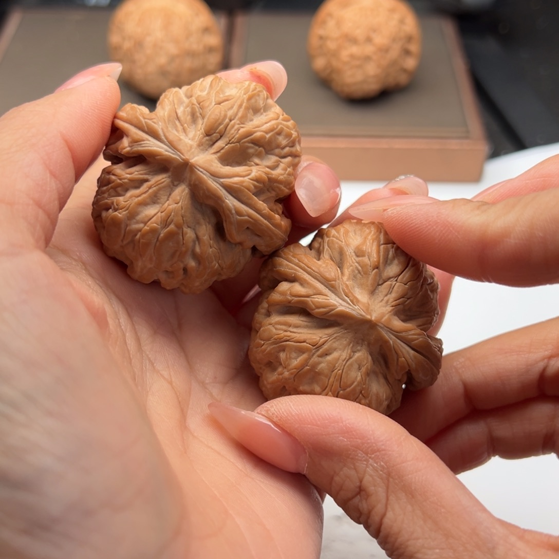 文玩核桃把件红锦鲤