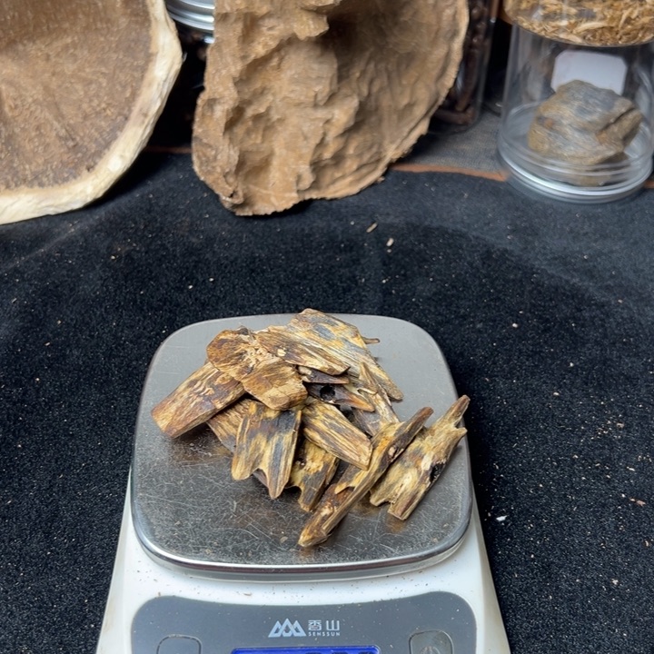 澄***子檀香木惠州汝湖陆河料 37 克