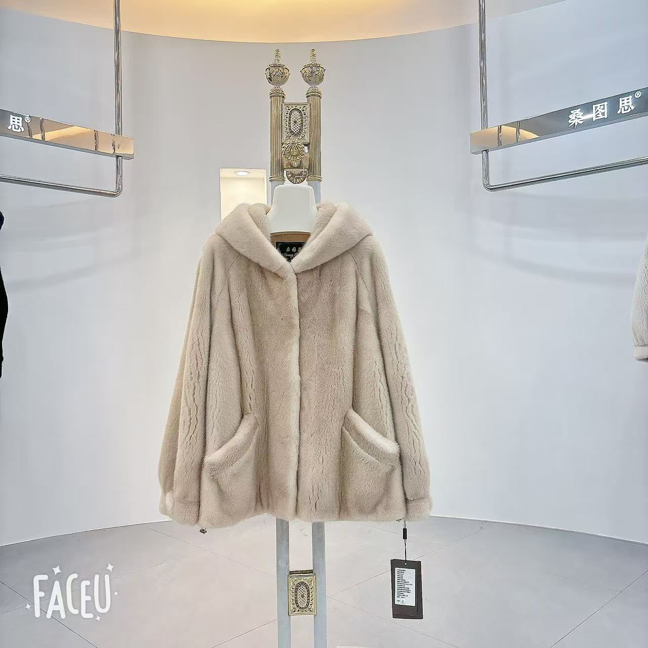 桑图思斜兜帽皮草