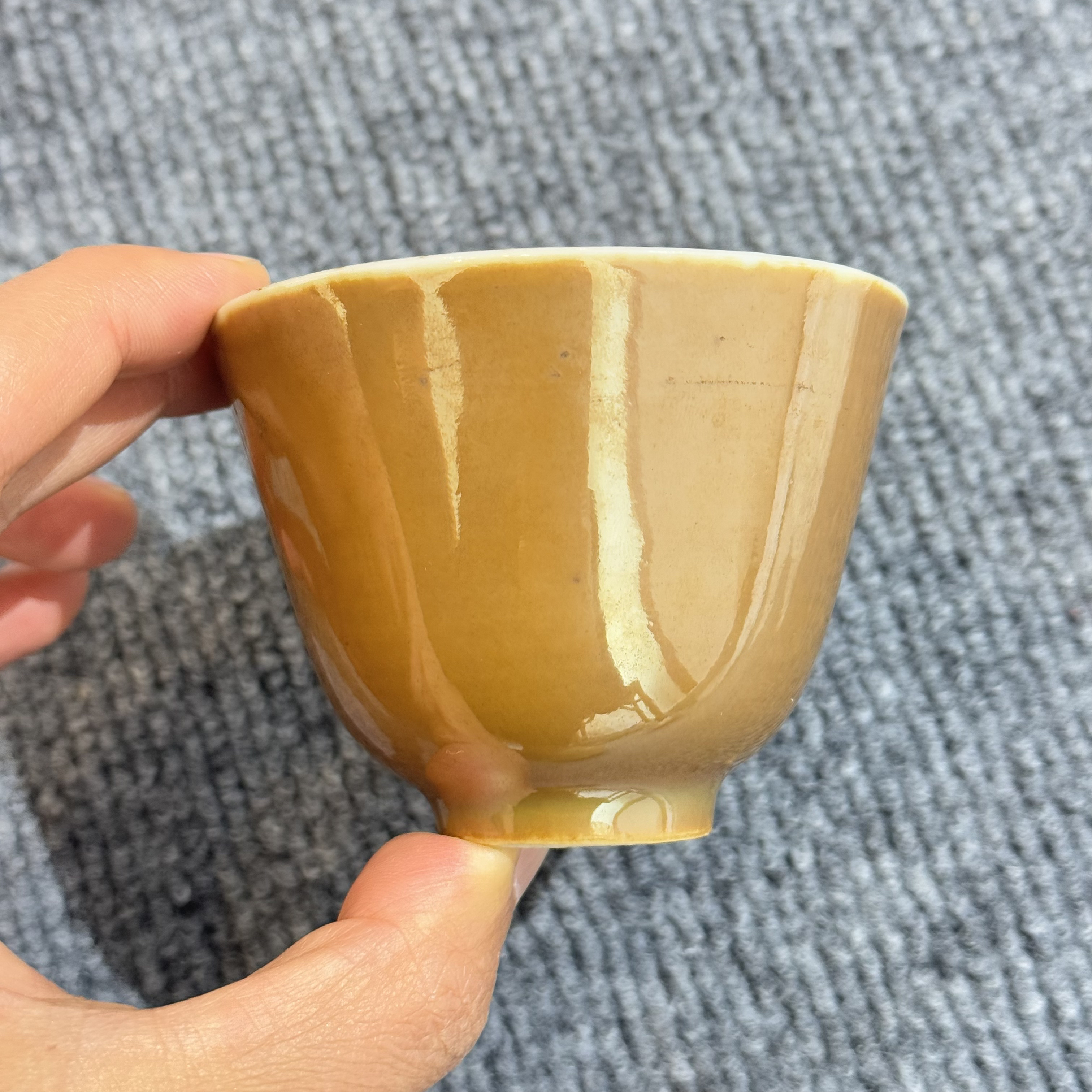 小康 玉字款 外紫金釉内青花金鱼纹杯  口径8