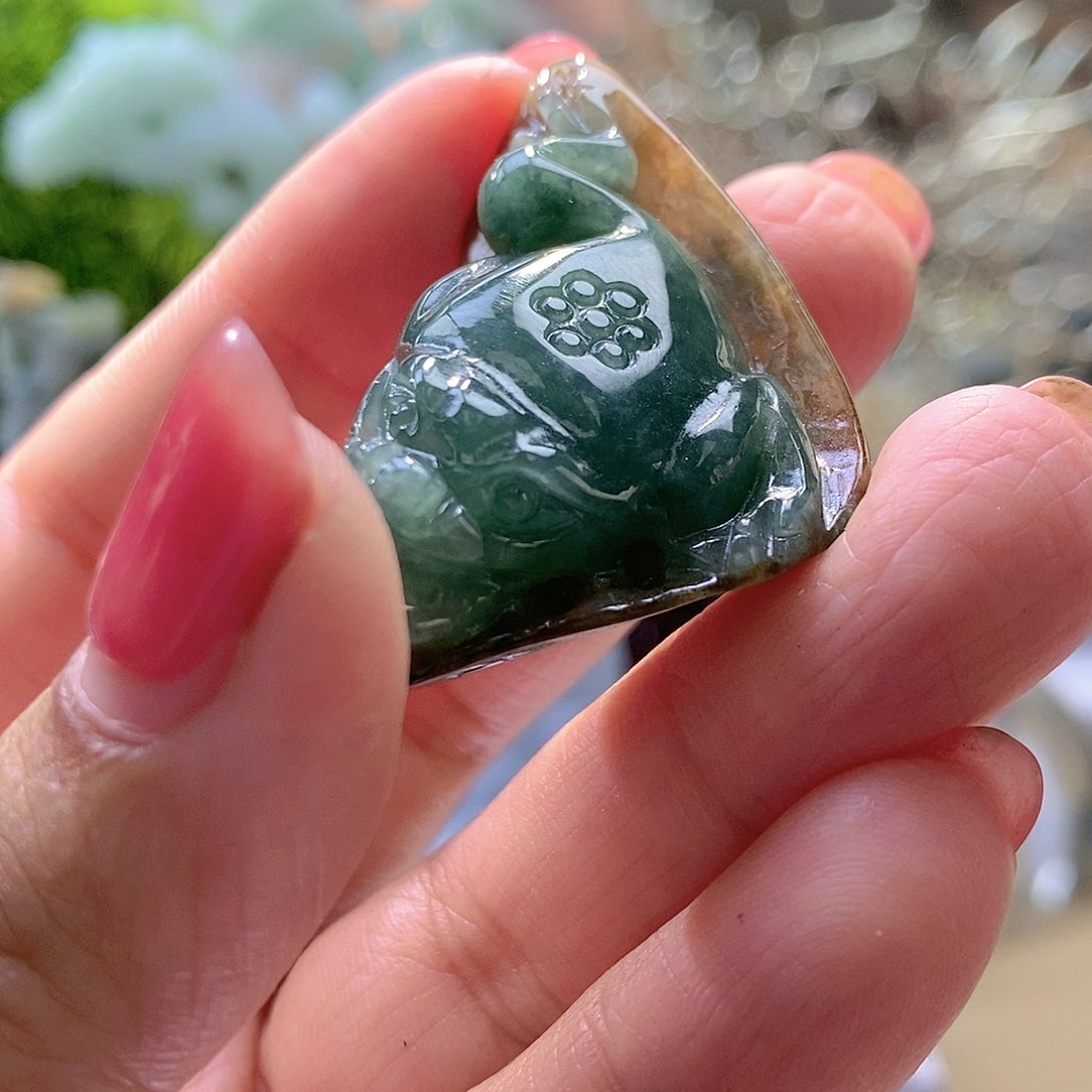 【闪购商品】翡翠未镶嵌颈饰金蟾