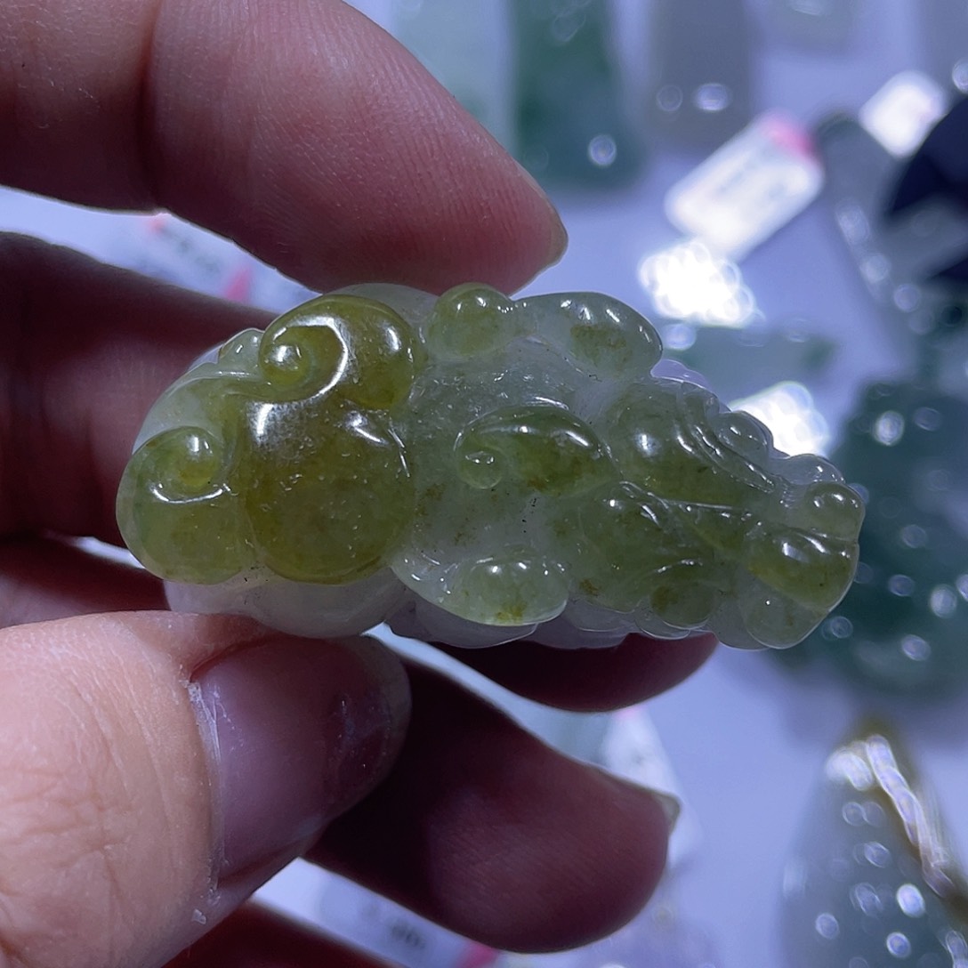 翡翠未镶嵌颈饰貔貅
