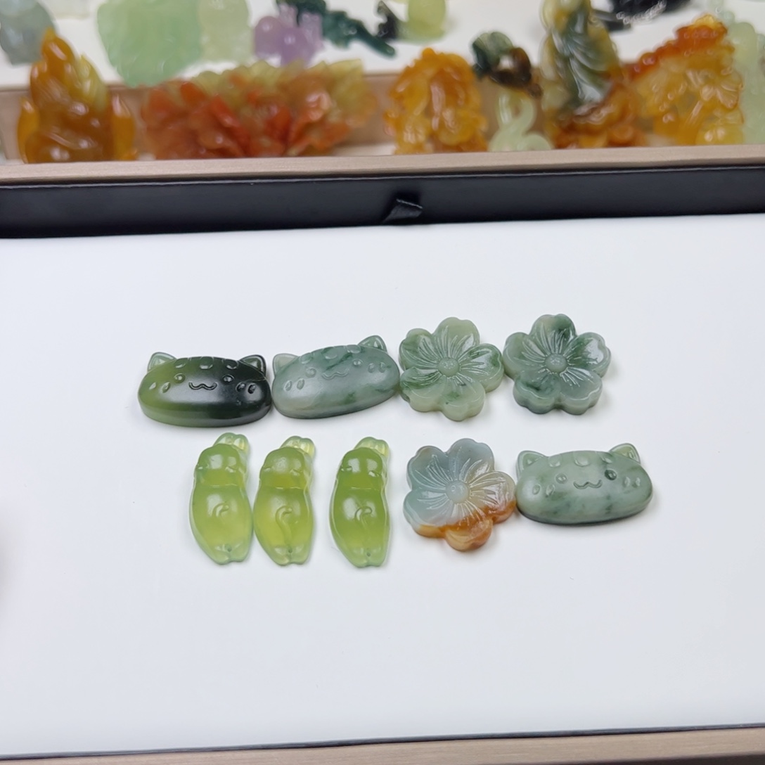 零***落未镶嵌蛇纹石玉颈饰
