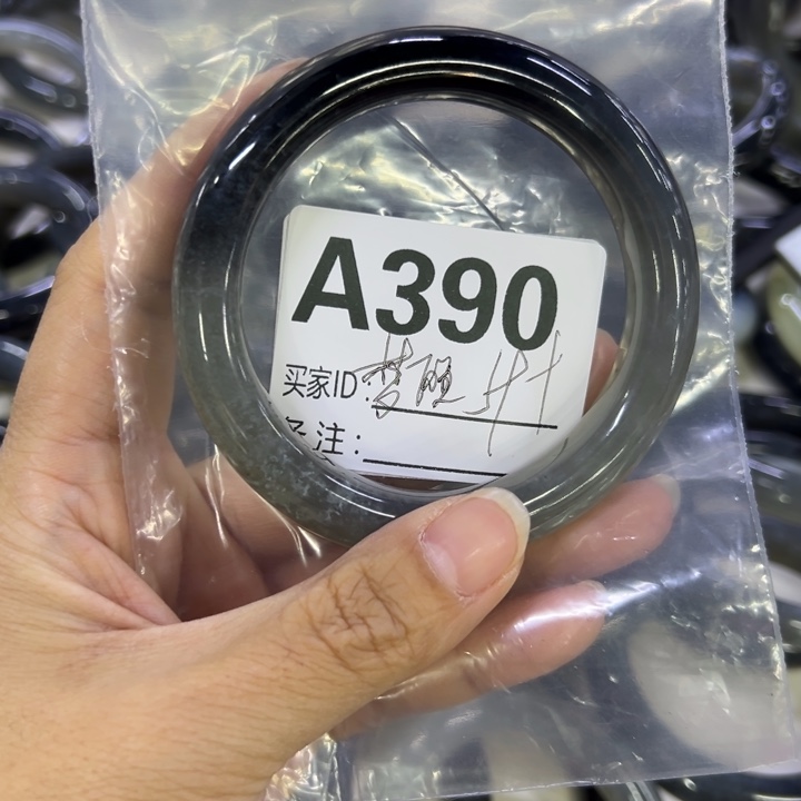 梦***分蛇纹石玉未镶嵌手镯