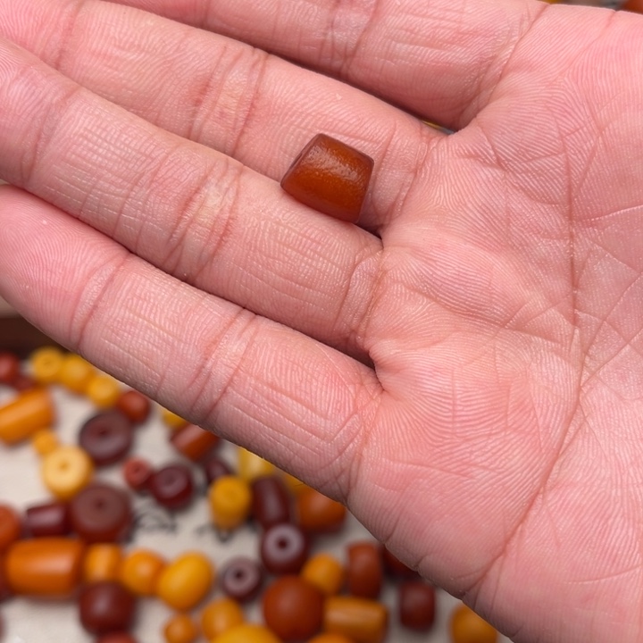 思***琥珀未镶嵌裸石蜜蜡马蹄