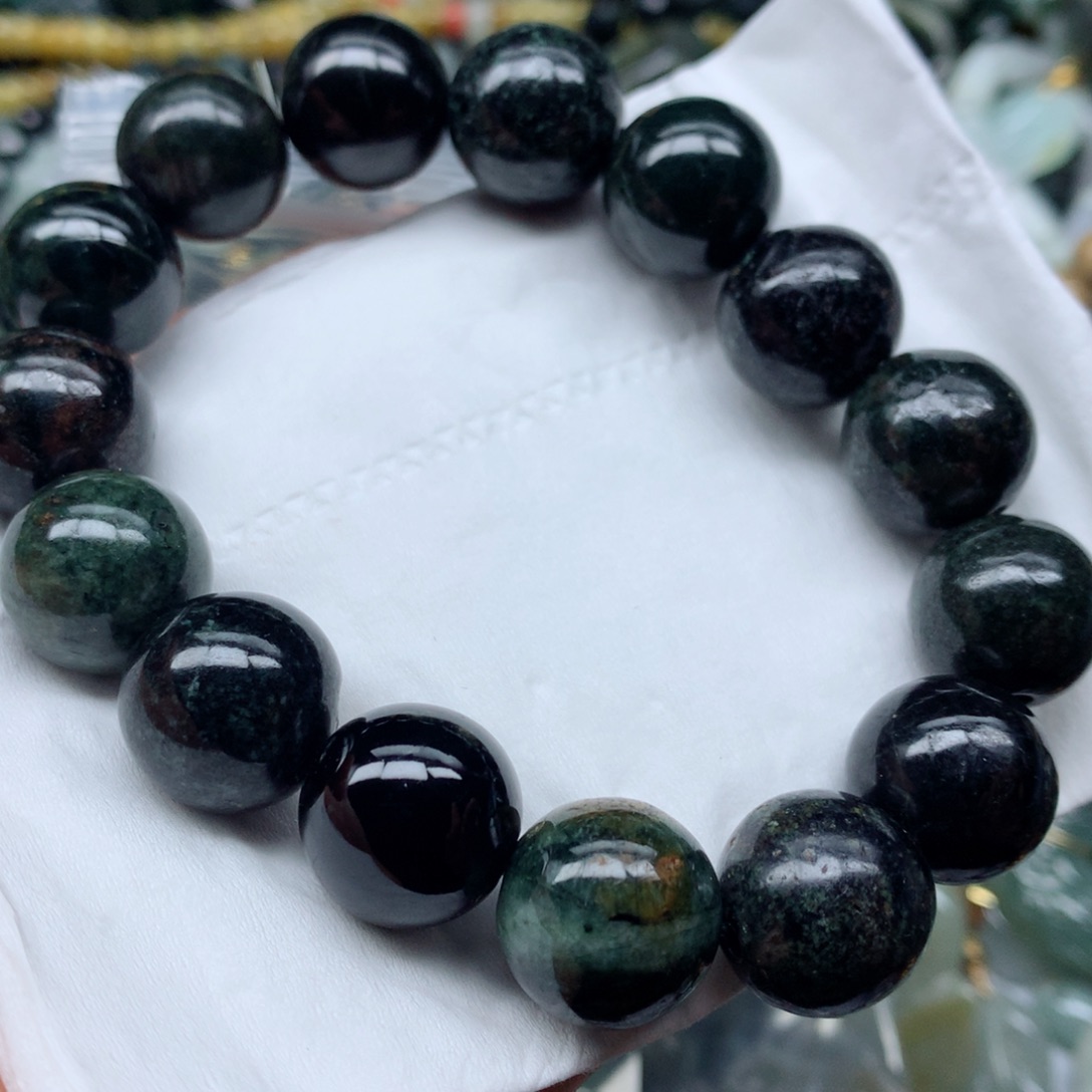 翡翠颈饰未镶嵌手串