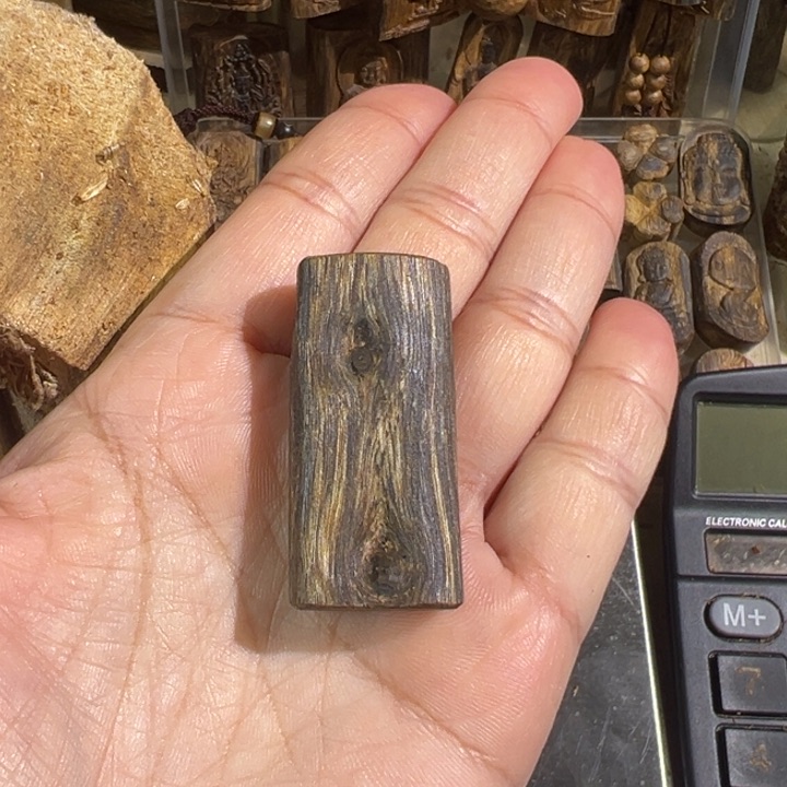 沉香吊坠绿棋楠沉香吊坠5.8克