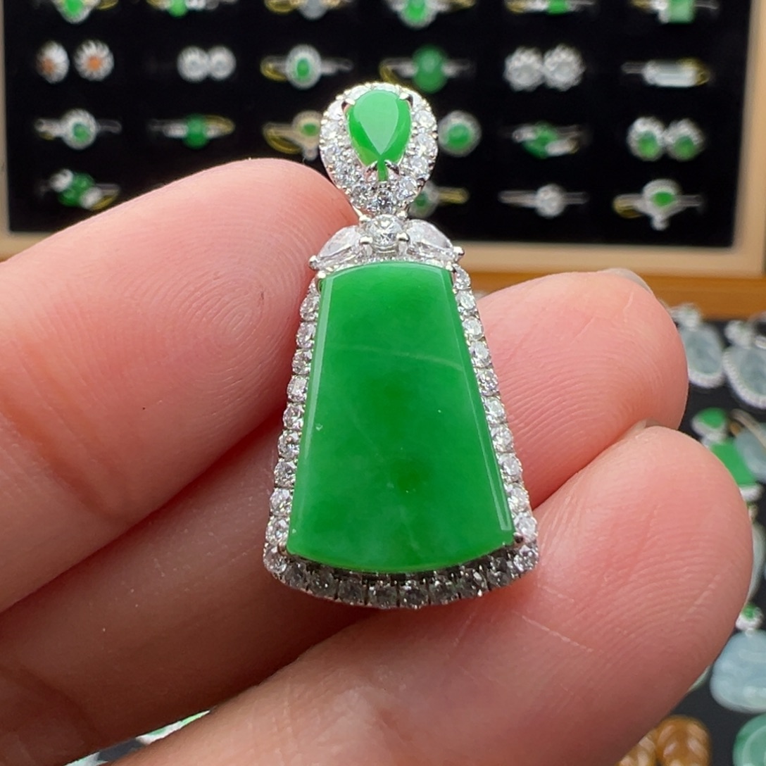 翡翠18K金镶嵌颈饰牌