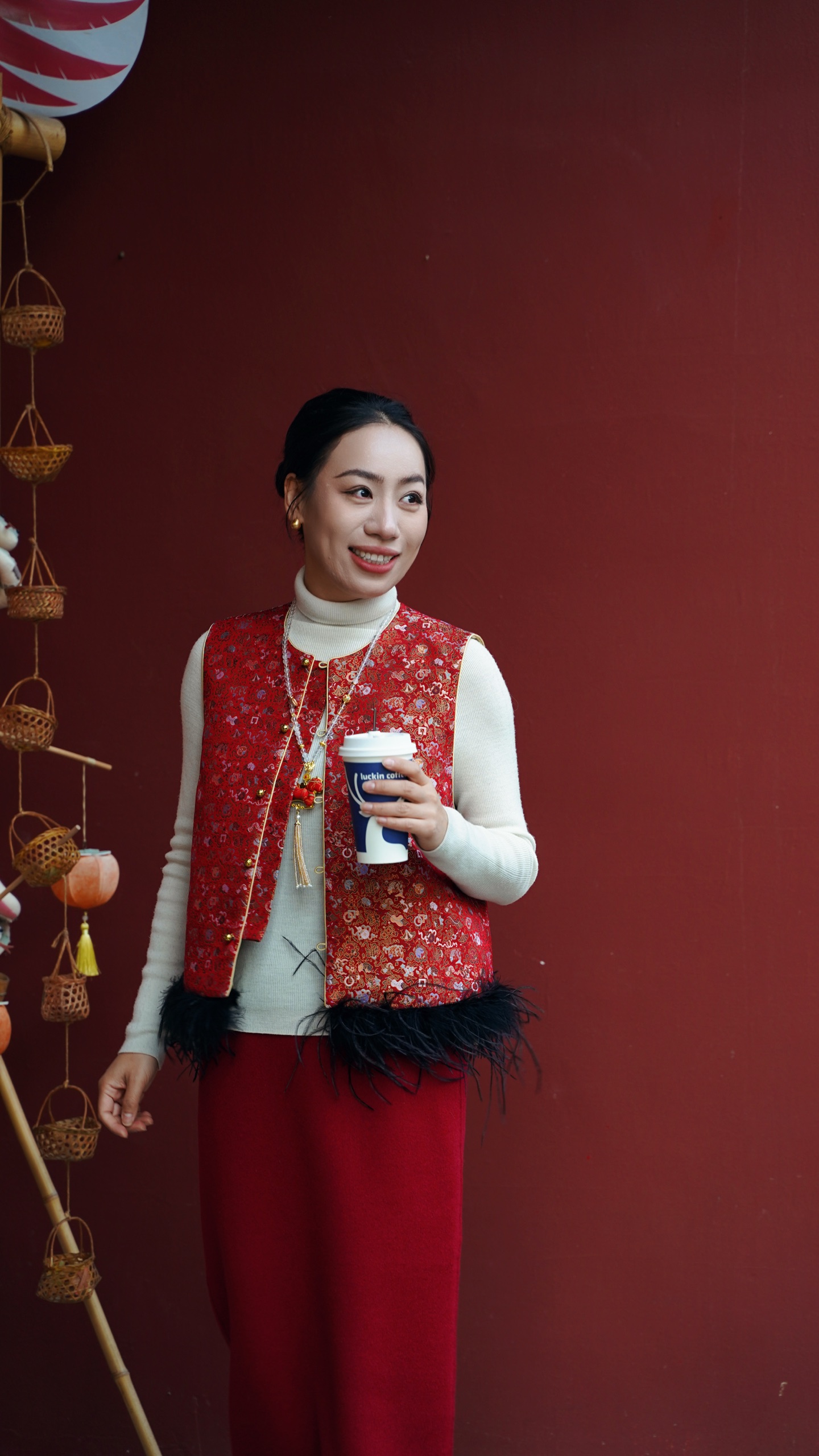 大满家周家明织金八宝图纹宋锦桑蚕丝圆领对襟下摆驼鸟毛马甲