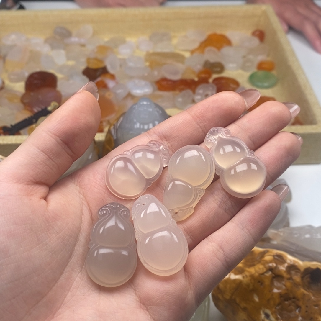 玛瑙/玉髓未镶嵌颈饰多样性发其一