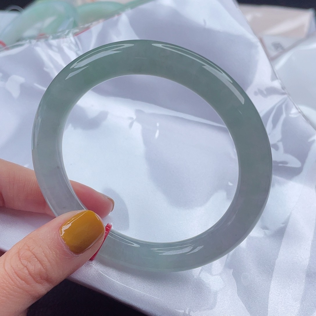 翡翠手镯未镶嵌山****二56.7圈