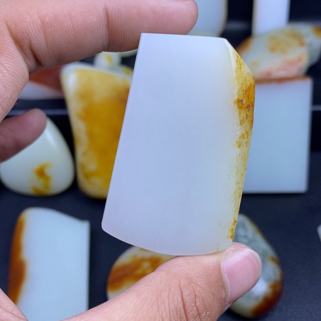 未镶嵌吊坠定制和田玉浓*