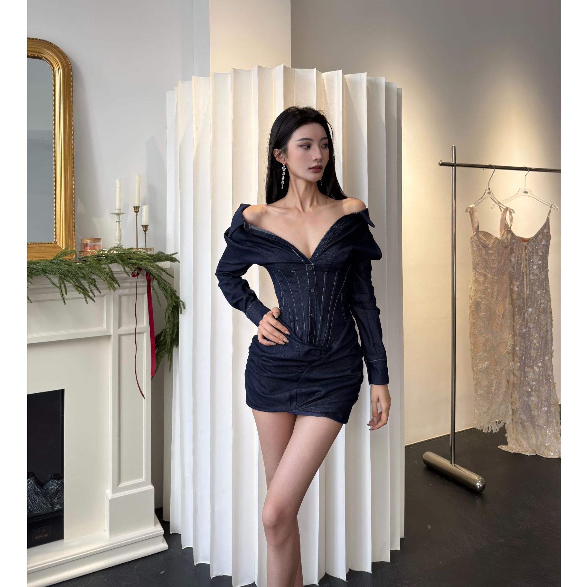 【JINGGUO轻奢】小众设计感牛仔衬衣裙轻奢风收腰一字肩连衣裙7594