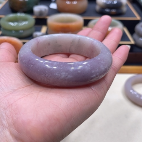 未镶嵌手镯石英质玉