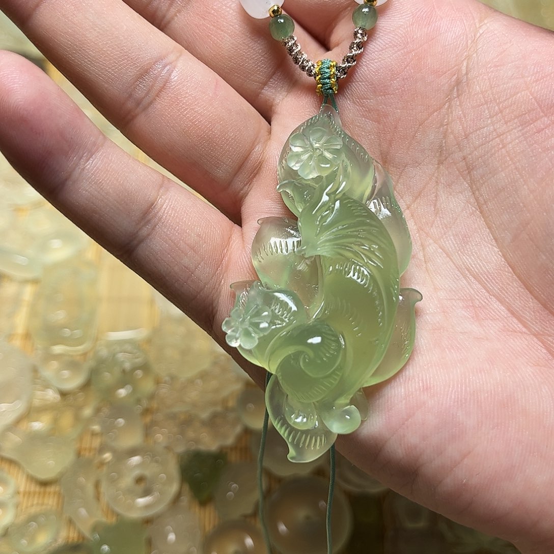 蛇纹石玉未镶嵌颈饰