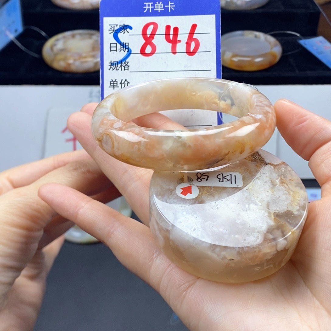 石英质玉手镯未镶嵌