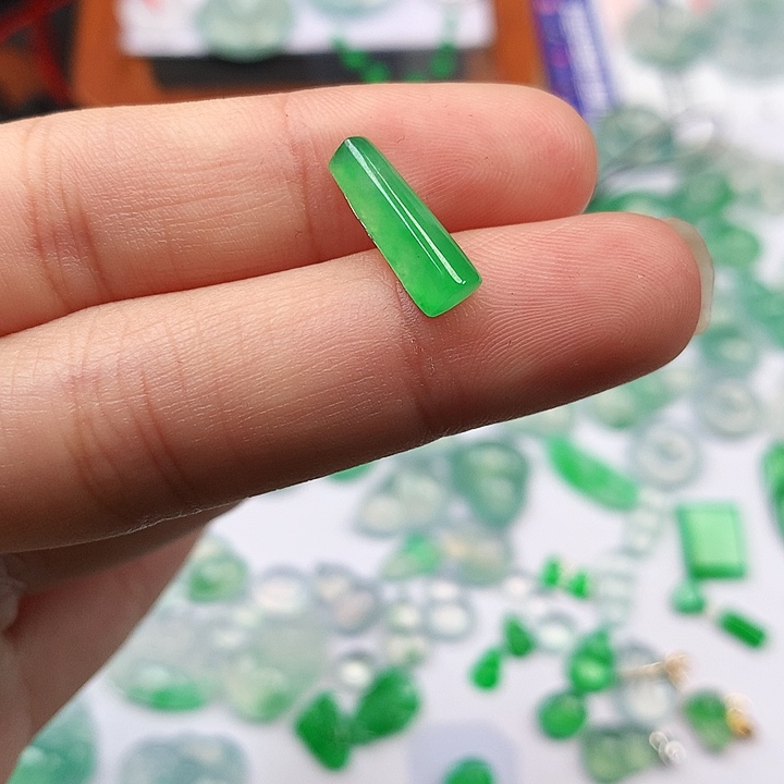 翡翠吊坠(不含链)未镶嵌余**暖条形