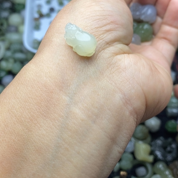 k***n和田玉未镶嵌颈饰