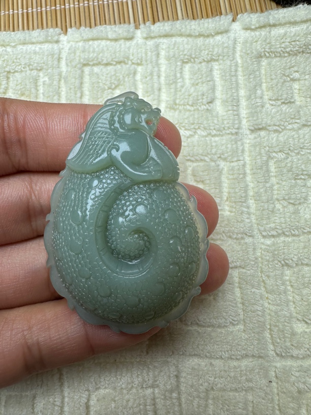 和田玉晴水龙鱼挂件