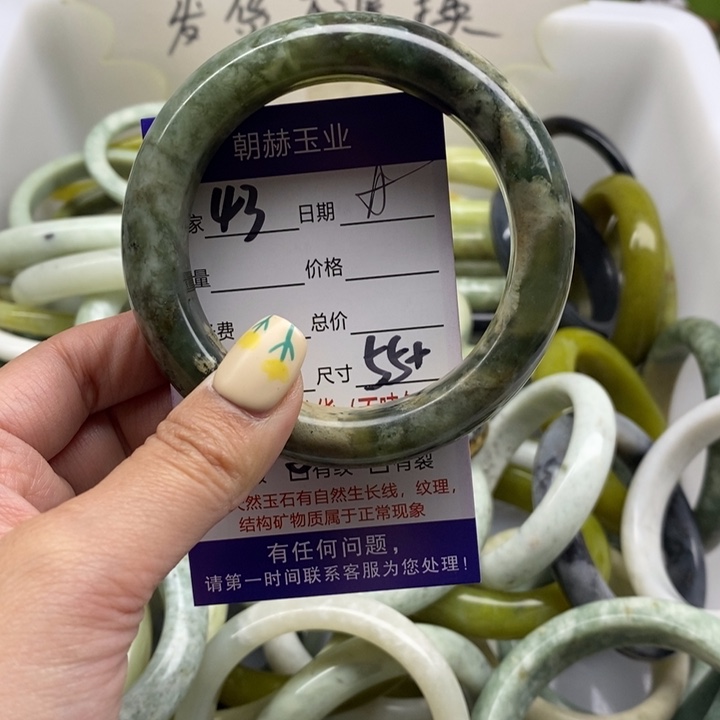 蛇纹石玉手镯未镶嵌